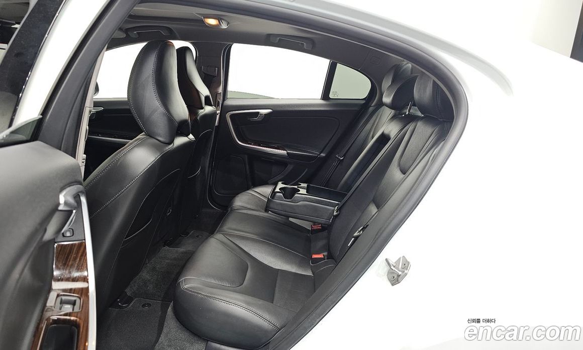 Volvo S60 фото 11