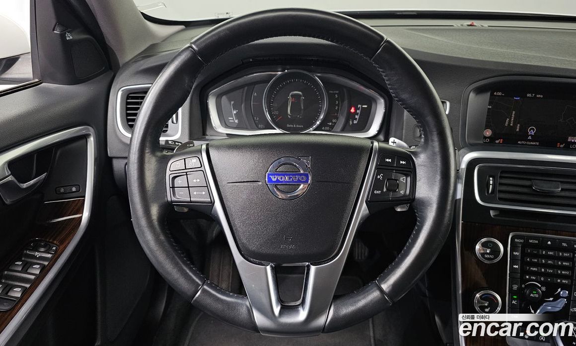 Volvo S60 фото 15