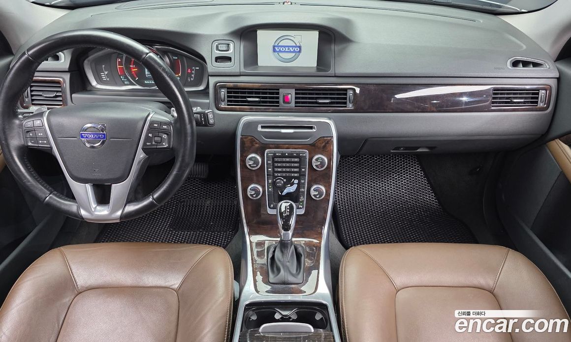 Volvo XC70 фото 7