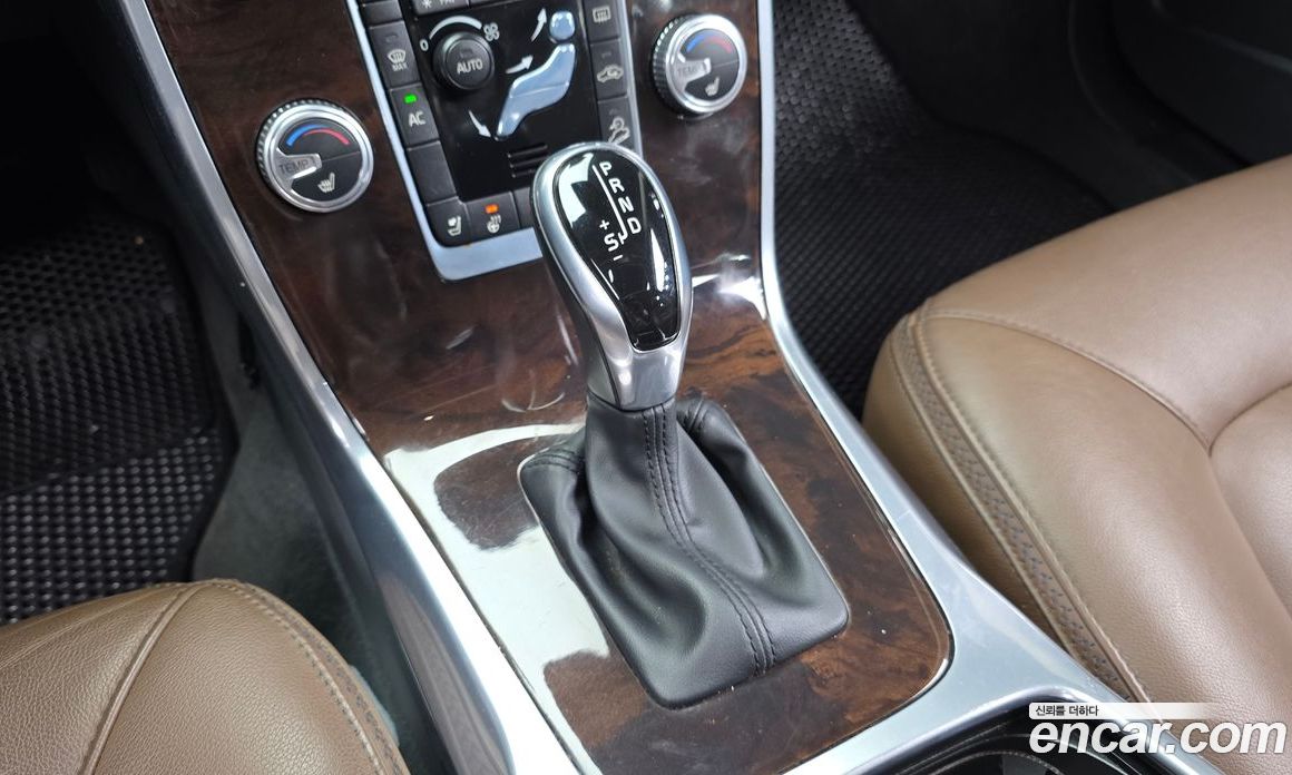 Volvo XC70 фото 9