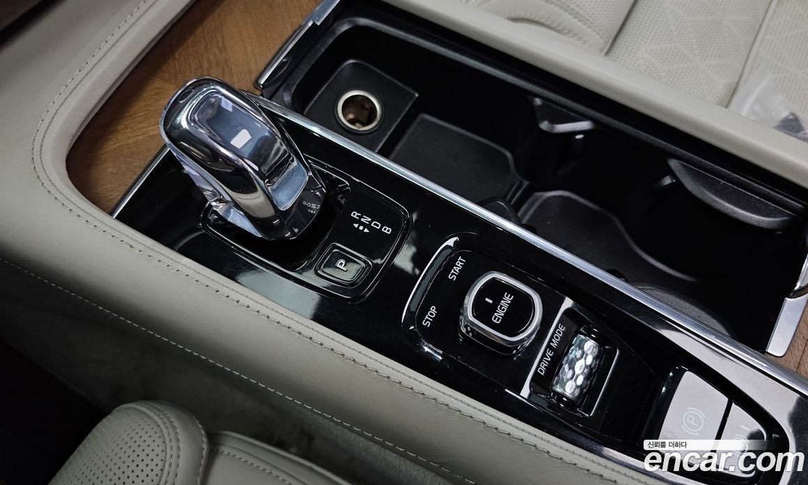 Volvo XC90 2nd Gen фото 9
