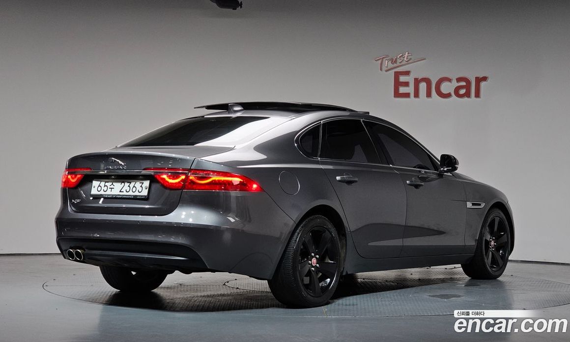 Jaguar XF (X260)