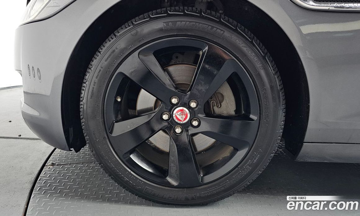 Jaguar XF (X260) фото 4