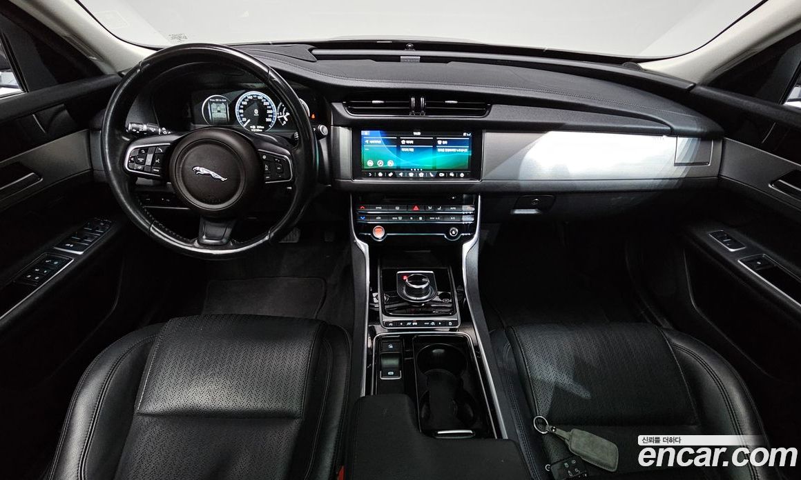 Jaguar XF (X260) фото 6