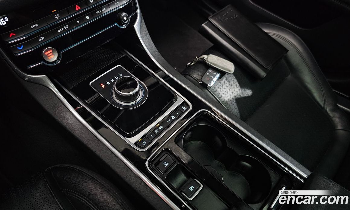Jaguar XF (X260) фото 8