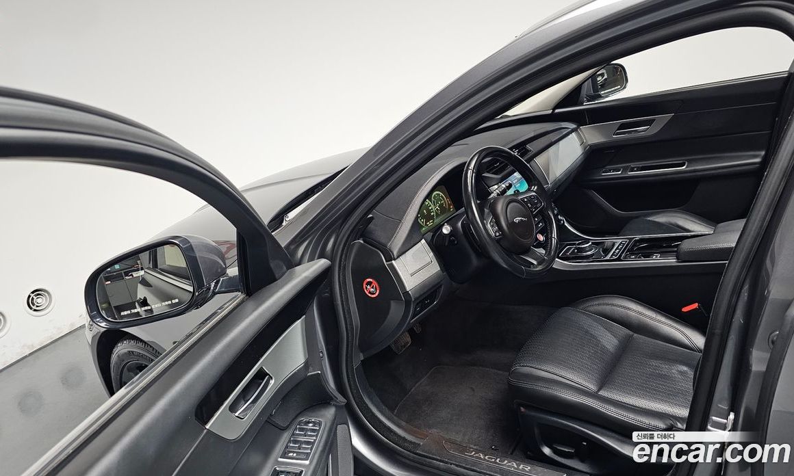 Jaguar XF (X260) фото 9