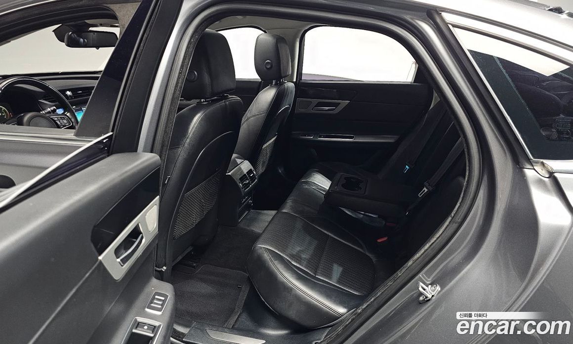 Jaguar XF (X260) фото 10