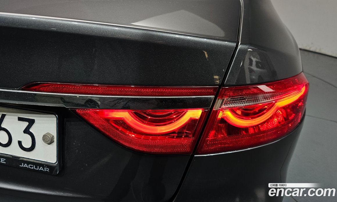 Jaguar XF (X260) фото 23