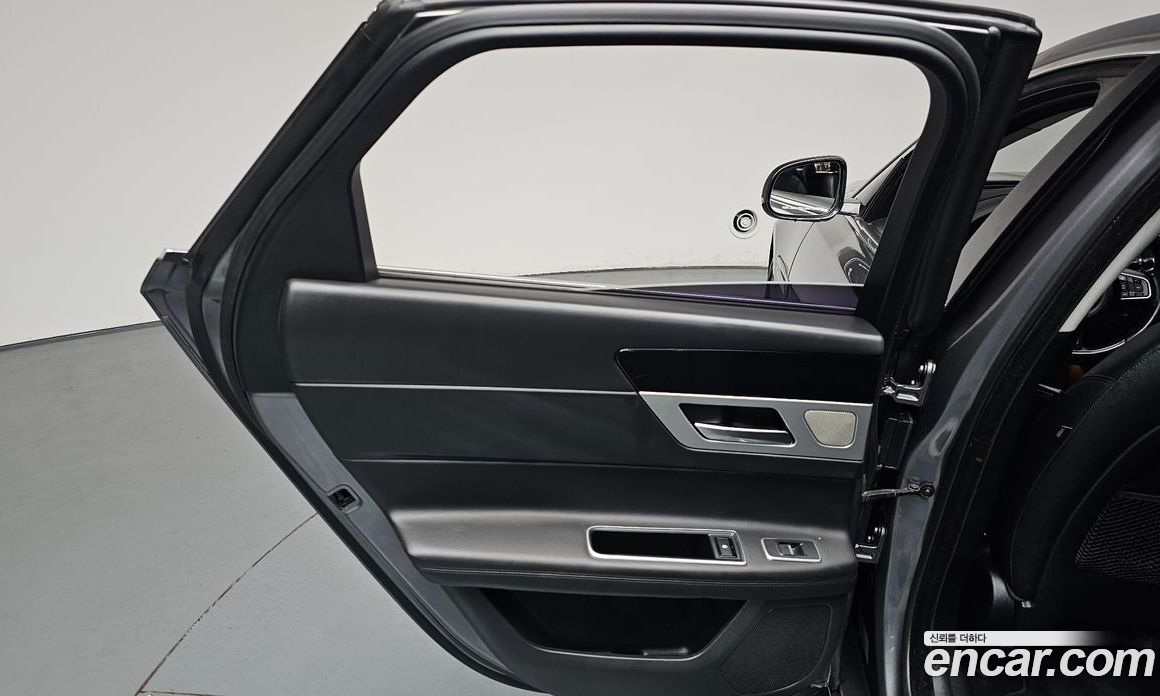 Jaguar XF (X260) фото 25