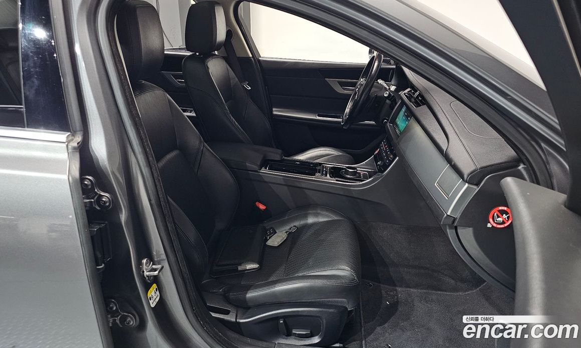 Jaguar XF (X260) фото 26