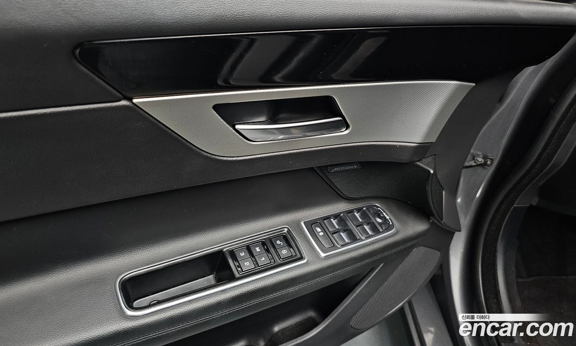 Jaguar XF (X260) фото 29