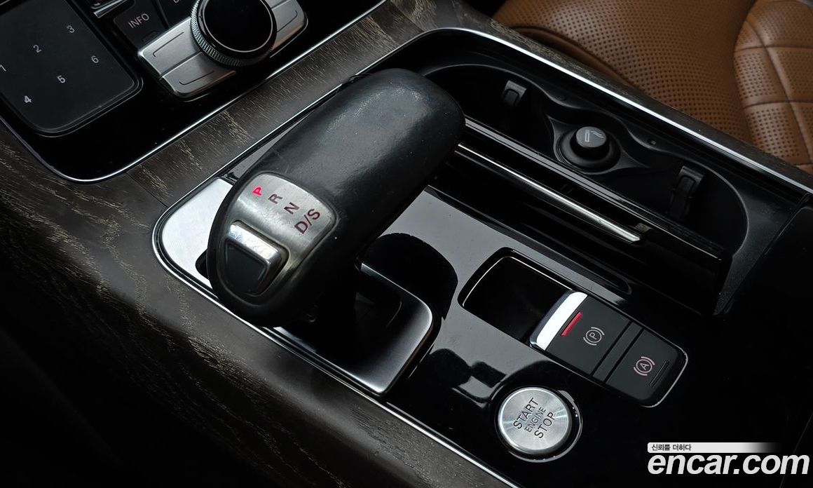 Audi A8 (D4) фото 9