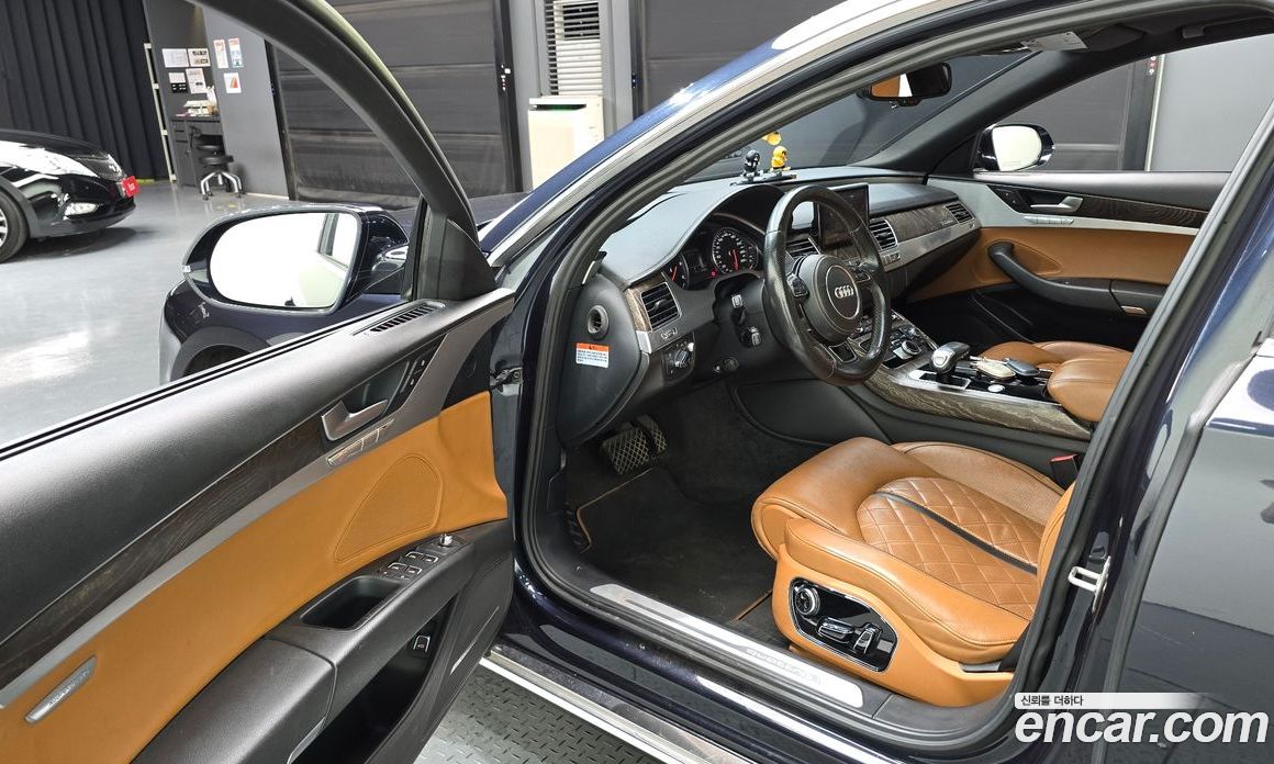 Audi A8 (D4) фото 10