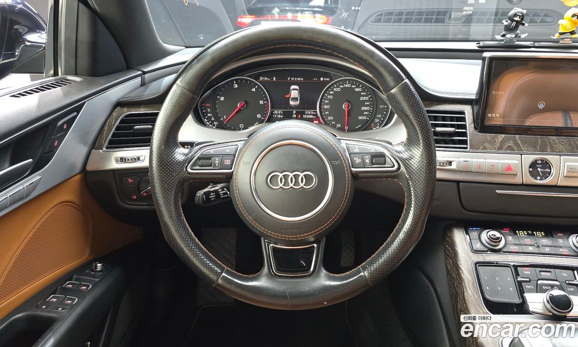 Audi A8 (D4) фото 13
