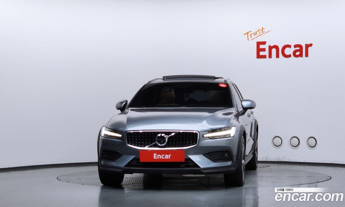 Volvo V60 Cross Country 2nd Gen фото 3