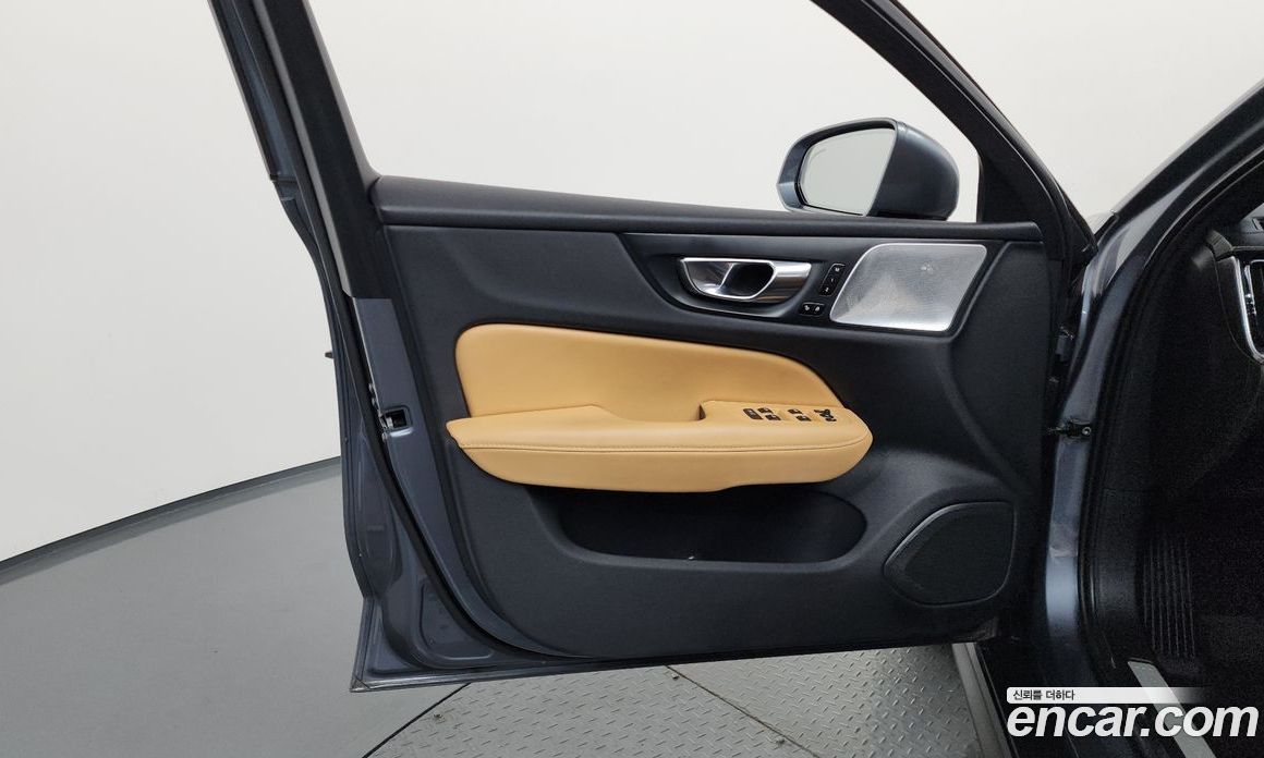 Volvo V60 Cross Country 2nd Gen фото 24