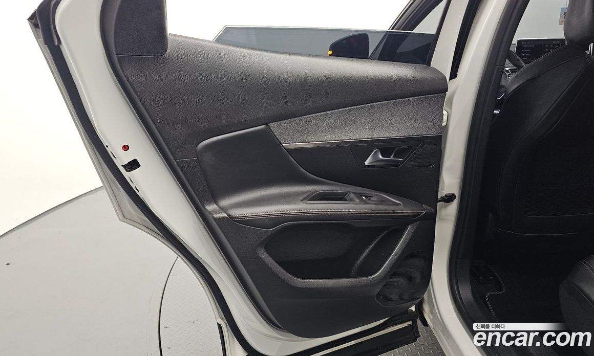 Peugeot 3008 2nd Gen фото 26