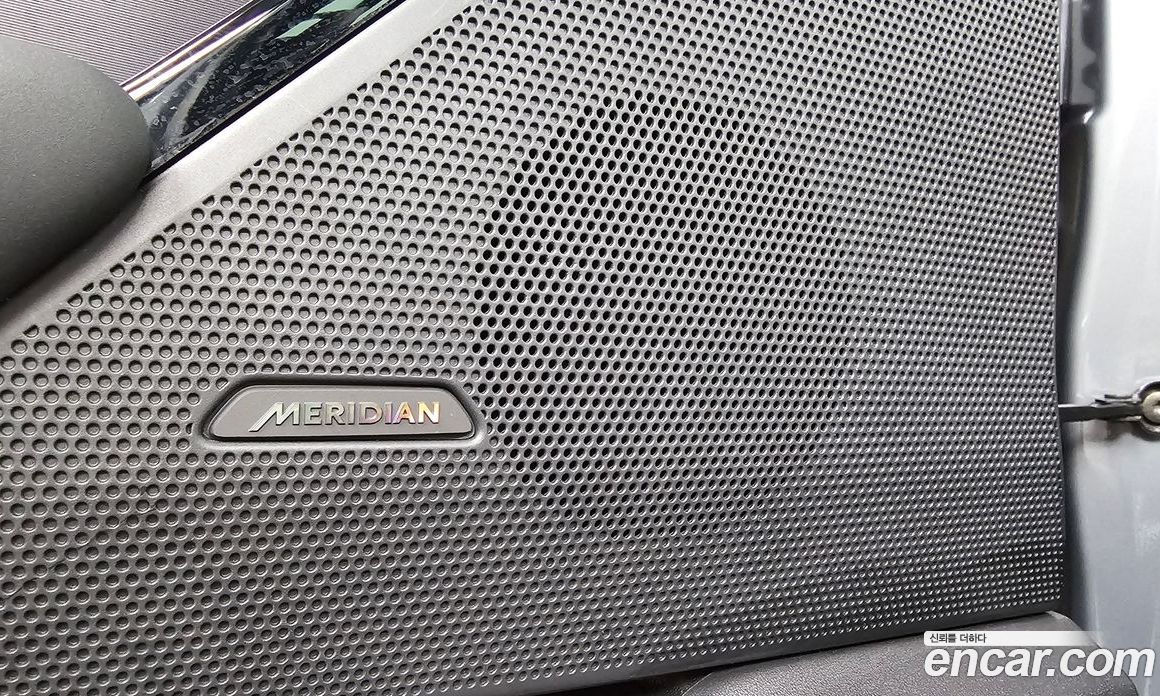 Land Rover Range Rover Velar фото 16