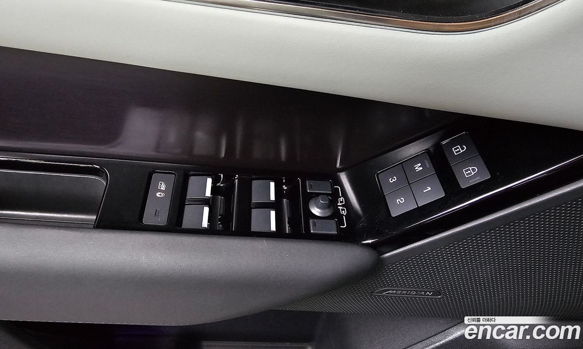 Land Rover Range Rover Velar фото 27