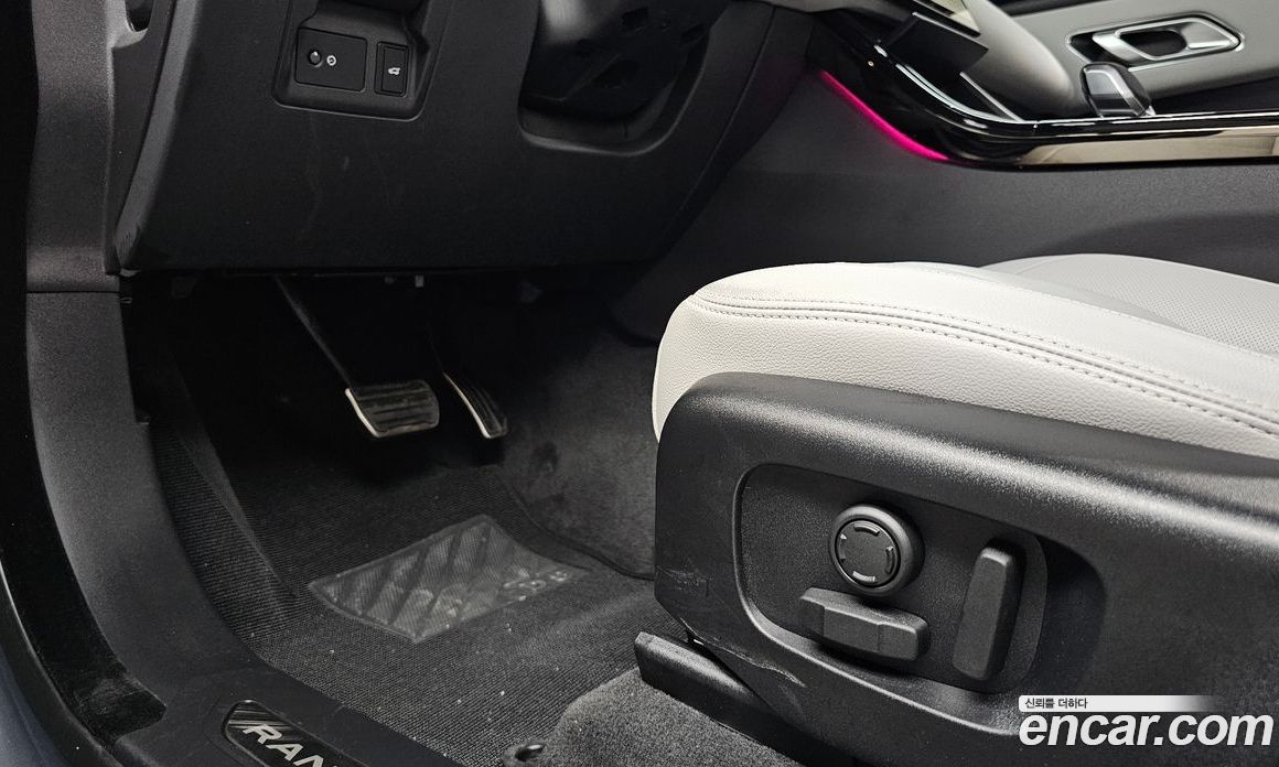Land Rover Range Rover Velar фото 30