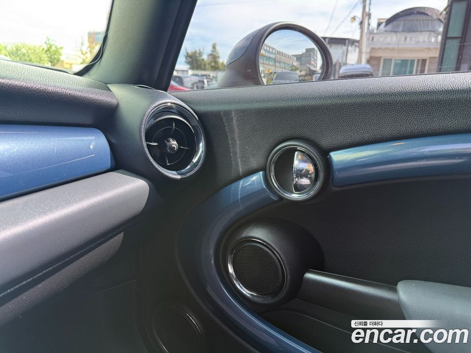 Mini Cooper Convertible фото 15