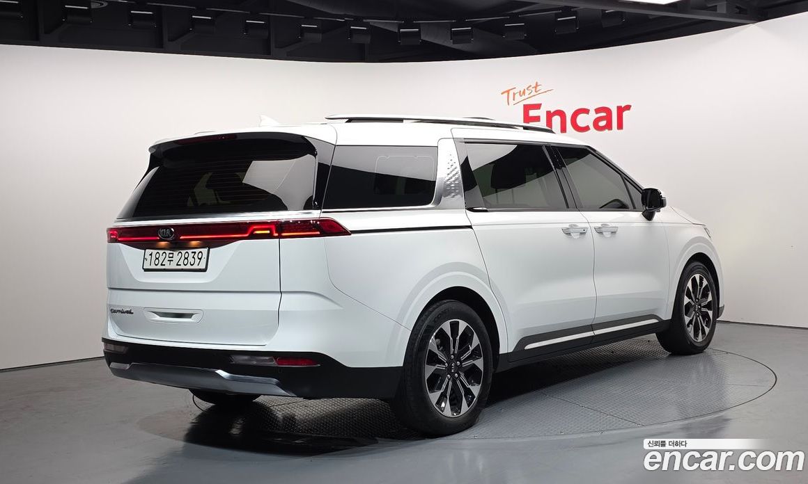 Kia Carnival 4th Gen фото 2