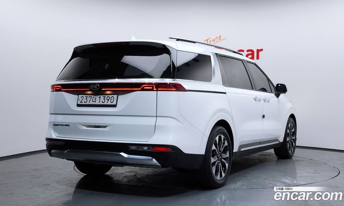Kia Carnival 4th Gen фото 2