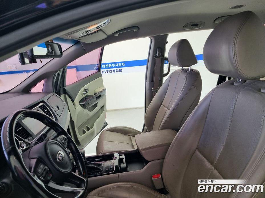 Kia Carnival 3rd Gen фото 10