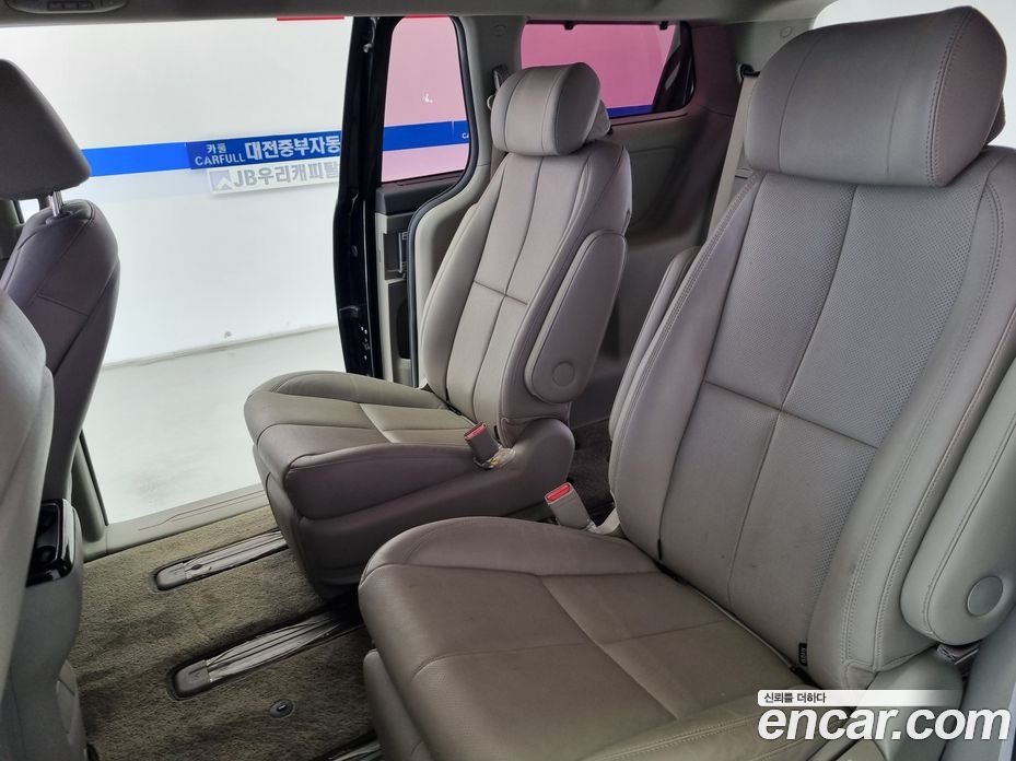 Kia Carnival 3rd Gen фото 11