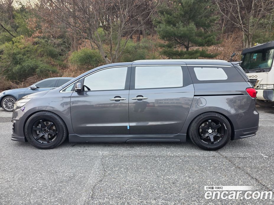 Kia Carnival 3rd Gen фото 3