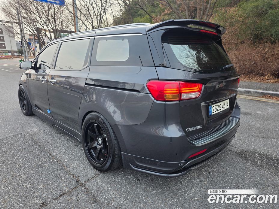 Kia Carnival 3rd Gen фото 4