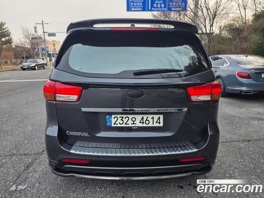 Kia Carnival 3rd Gen фото 5