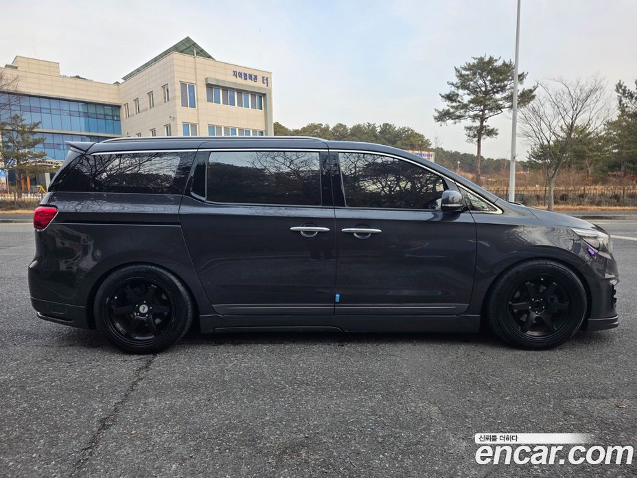 Kia Carnival 3rd Gen фото 7
