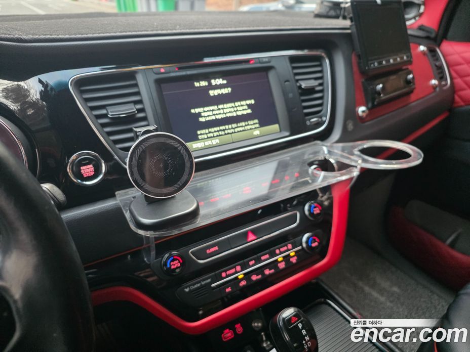 Kia Carnival 3rd Gen фото 18