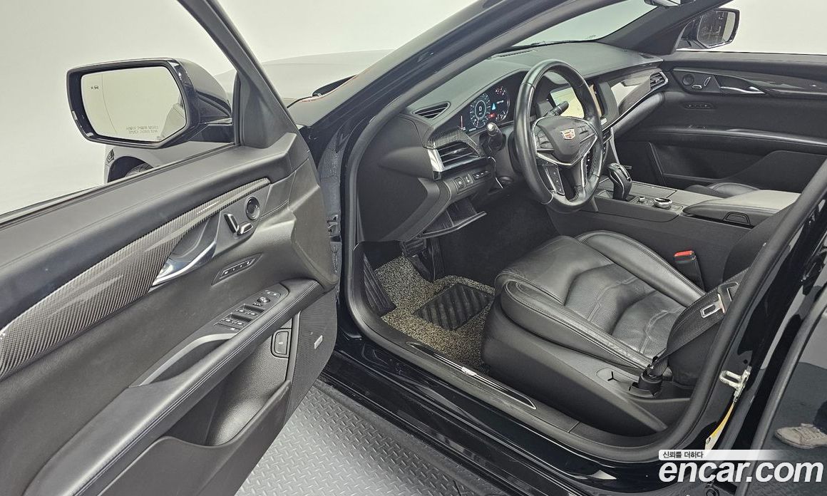 Cadillac CT6 фото 10