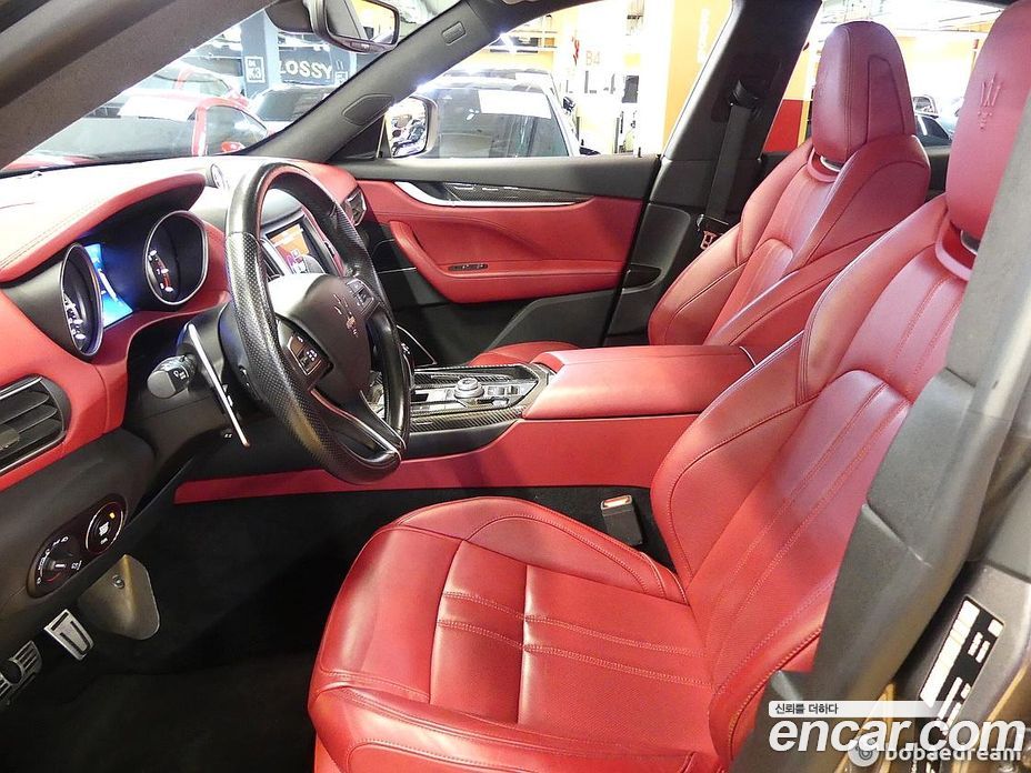 Maserati Levante фото 10
