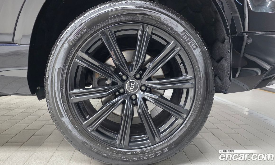 Audi Q8 (4M) фото 21