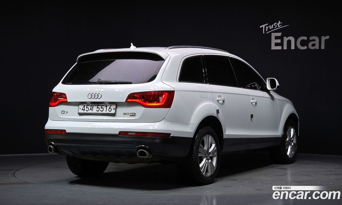 Audi Q7 фото 2