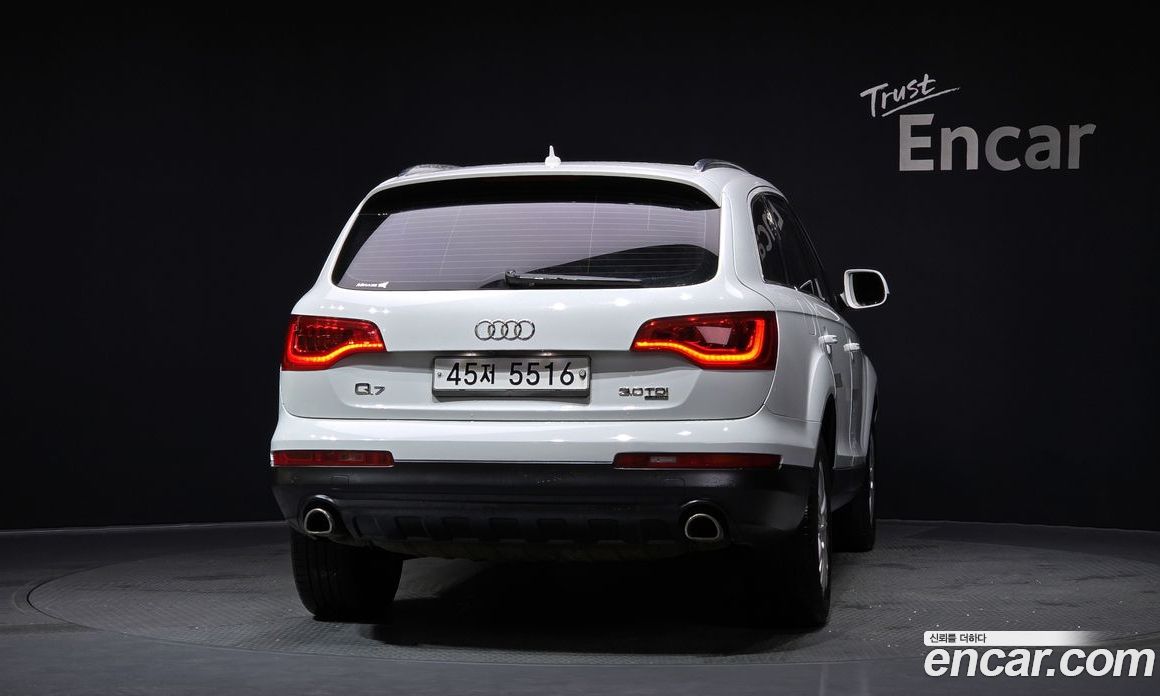 Audi Q7 фото 4