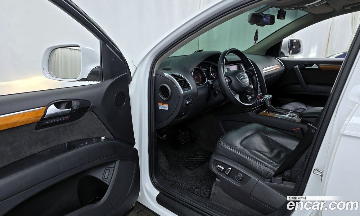 Audi Q7 фото 10
