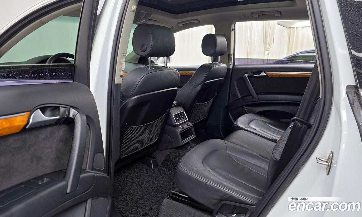 Audi Q7 фото 11