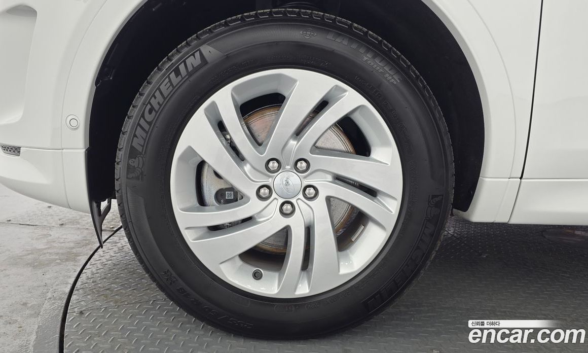 Land Rover Discovery Sport 2nd Gen фото 9