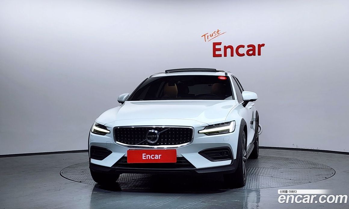 Volvo V60 Cross Country 2nd Gen фото 3