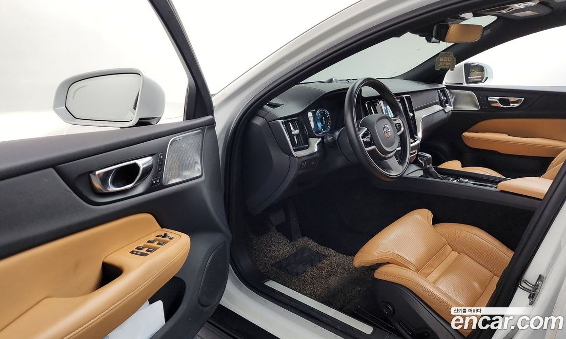 Volvo V60 Cross Country 2nd Gen фото 10
