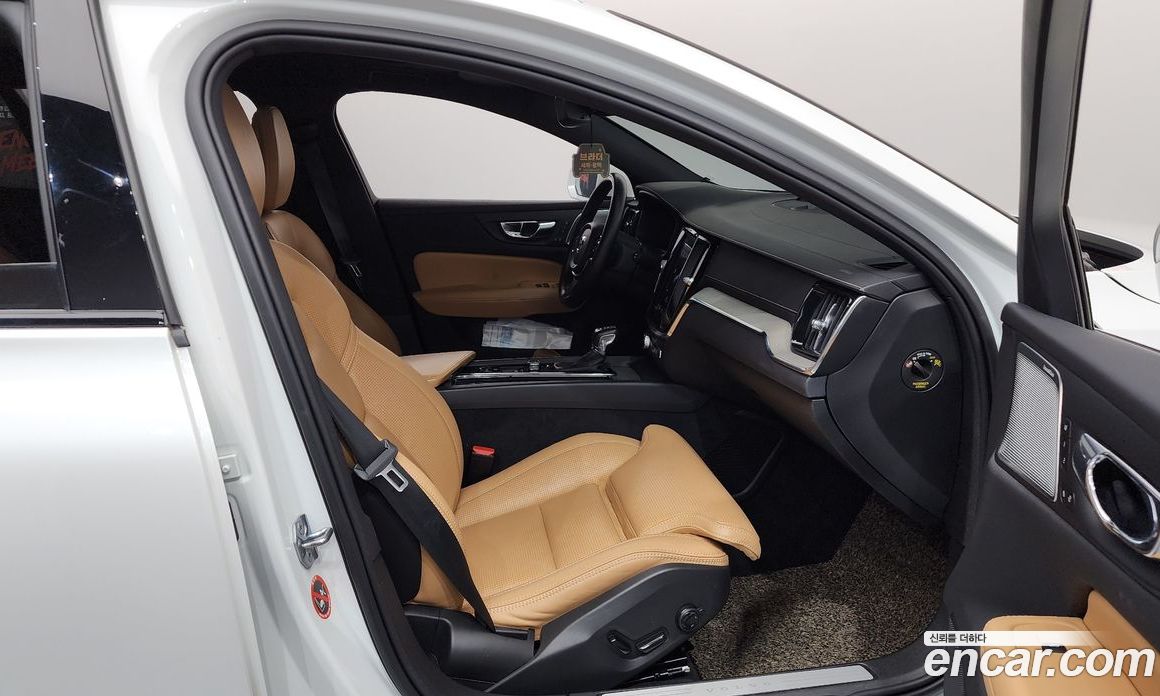 Volvo V60 Cross Country 2nd Gen фото 11