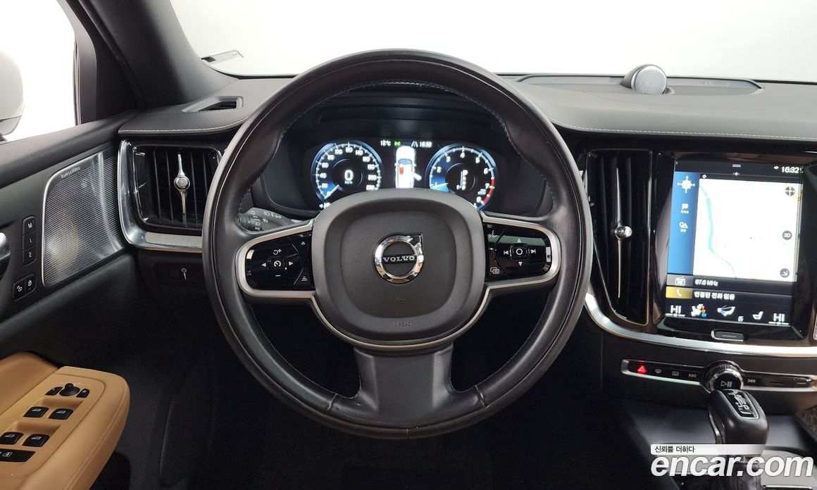 Volvo V60 Cross Country 2nd Gen фото 12
