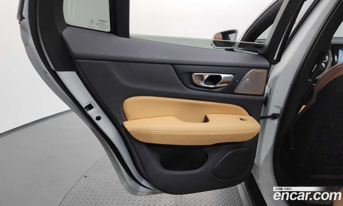 Volvo V60 Cross Country 2nd Gen фото 25
