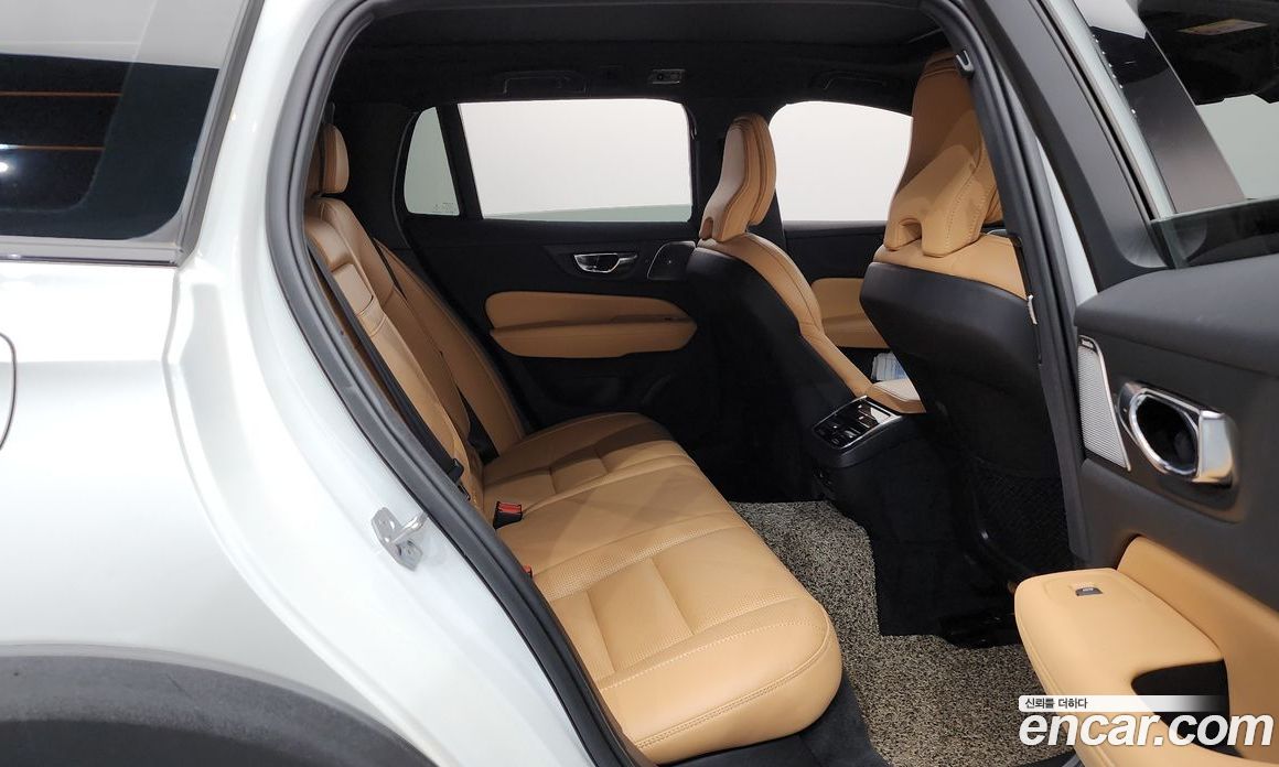 Volvo V60 Cross Country 2nd Gen фото 26