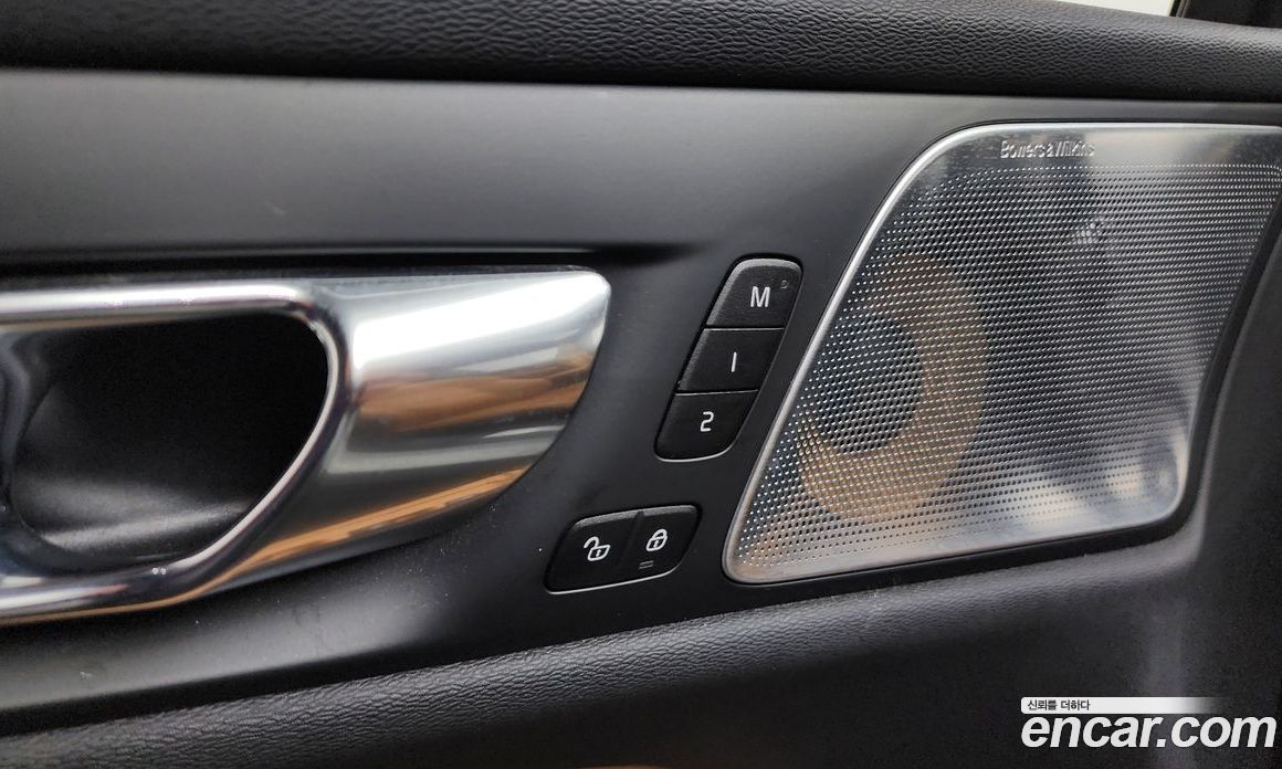 Volvo V60 Cross Country 2nd Gen фото 36