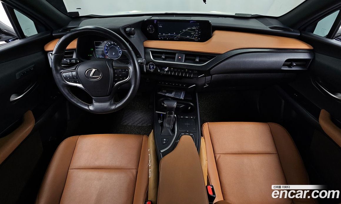 Lexus UX250h фото 7